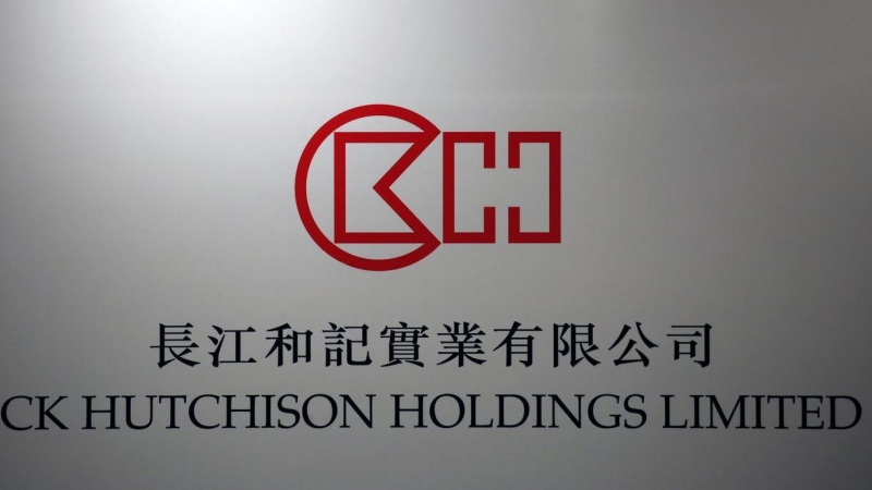 El logo del grupo de telecomunicaciones CK Hutchison Holdings, en una rueda de prensa en su sede en Hong Kong. REUTERS/Bobby Yip