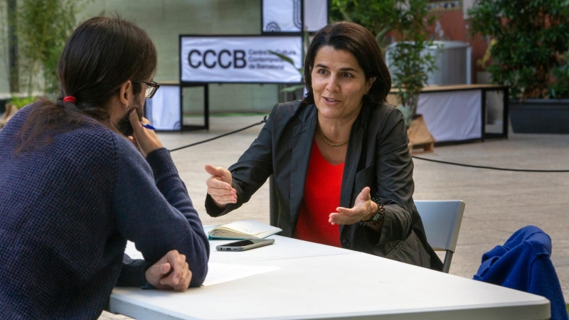 La directora del CCCB, Judit Carrera, durant l'entrevista amb 'EL QUINZE'.