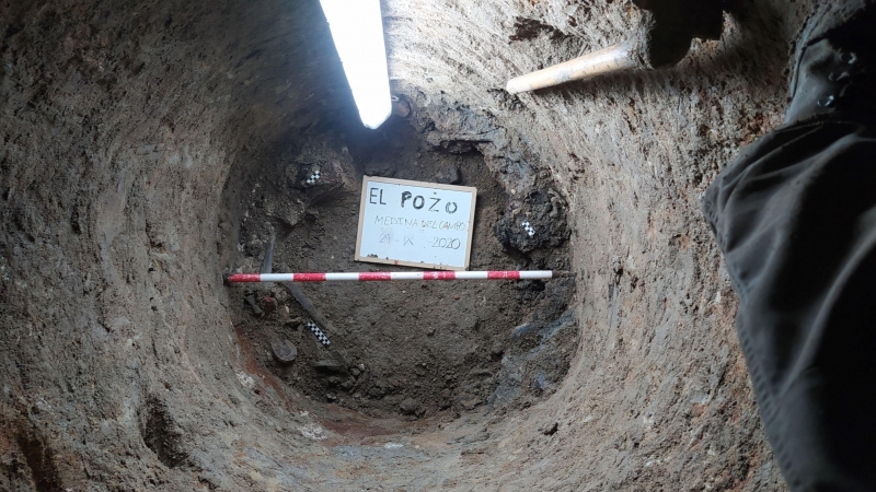 Foto general de ‘El Pozo’, situada a escasos kilómetros de Medina del Campo, donde la ARMH de Valladolid ha encontrado restos humanos a 31 metros bajo tierra.-