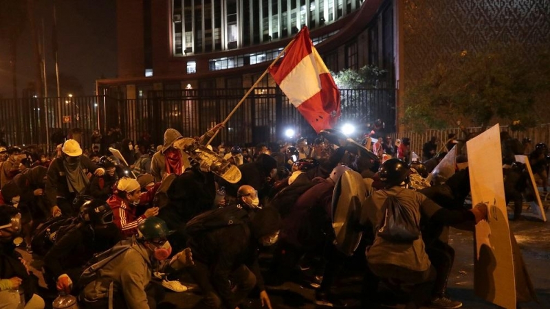 Imagen de las protestas callejeras en Perú contra el nuevo presidente, Manuel Merino.