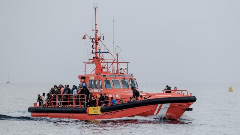 Salvamento Marítimo rescata este sábado a personas migrantes en las costas de Canarias. - EFE