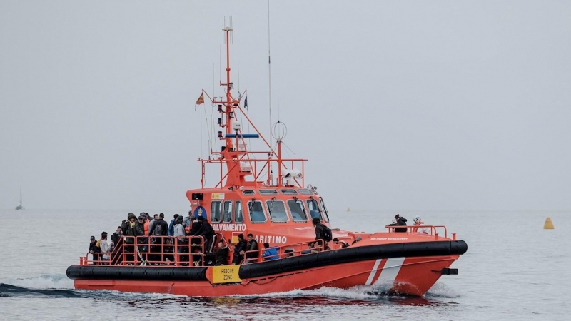 Salvamento Marítimo rescata este sábado a personas migrantes en las costas de Canarias. - EFE