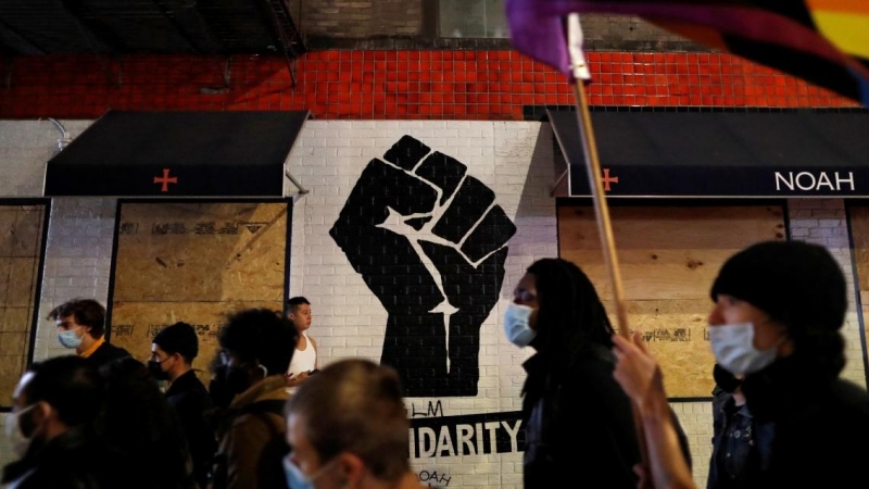 Manifestantes participan en una manifestación de Black Lives Matter en Manhattan, Nueva York, Estados Unidos, el 5 de noviembre de 2020.