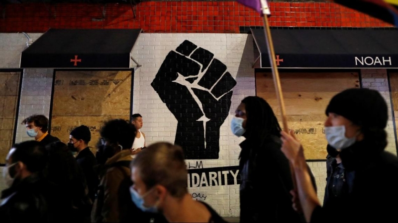 Manifestantes participan en una manifestación de Black Lives Matter en Manhattan, Nueva York, Estados Unidos, el 5 de noviembre de 2020.