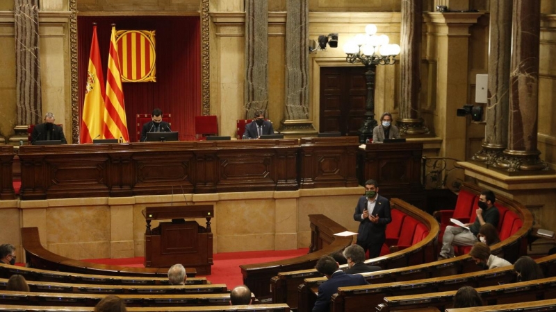 Hemicicle del Parlament durant la intervenció del conseller Chakir el Homrani durant el ple del 18 de novembre de 2020.