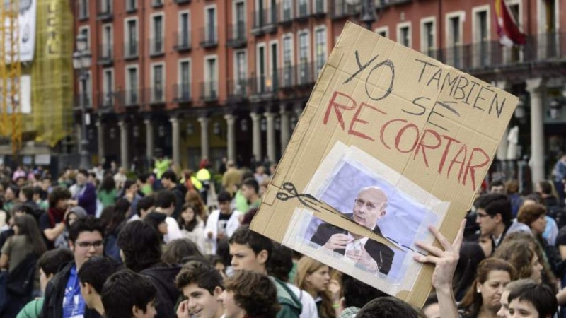 Imagen de archivo de una manifestación en contra de la Ley Orgánica de Mejora de la Calidad Educativa (LOMCE) celebrada en Valladolid. EFE