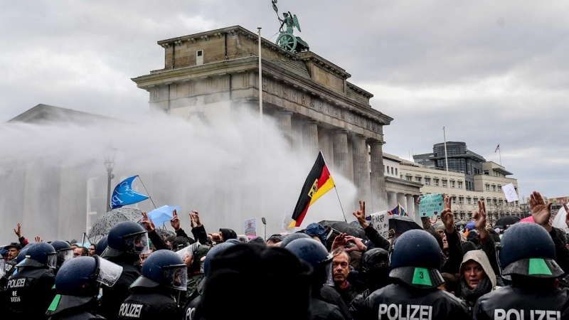 Más de 350 detenidos en una protesta contra las restricciones de la pandemia en Berlín.