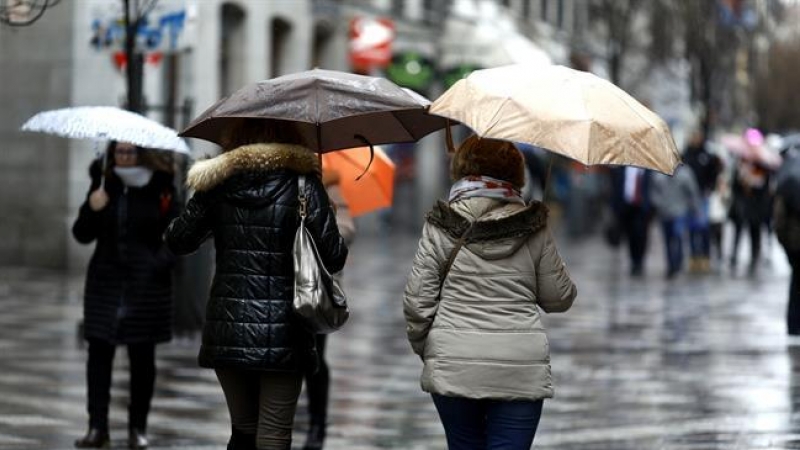 Personas con paraguas un día de lluvia.