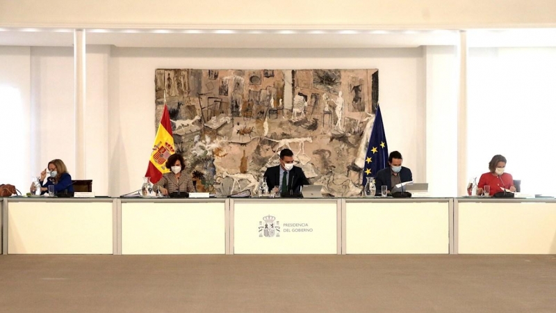 El jefe del Ejecutivo, Pedro Sánchez, y las vicepresidentas Nadia Calviño, Carmen Calvo, Teresa Ribera, y Pablo Iglesias, durante la reunión del Consejo de Ministros.