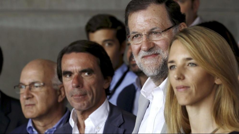 Los expresidentes José María Aznar y Mariano Rajoy junto a la exportavoz del PP Cayetana Álvarez de Toledo.