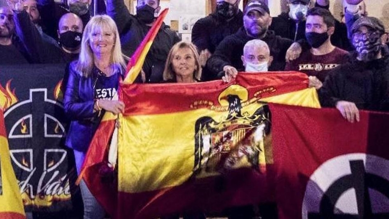 Varios de los ultraderechistas participantes en la marcha convocada por España 2000 en el barrio valenciano de Benimaclet el pasado 12 de octubre.