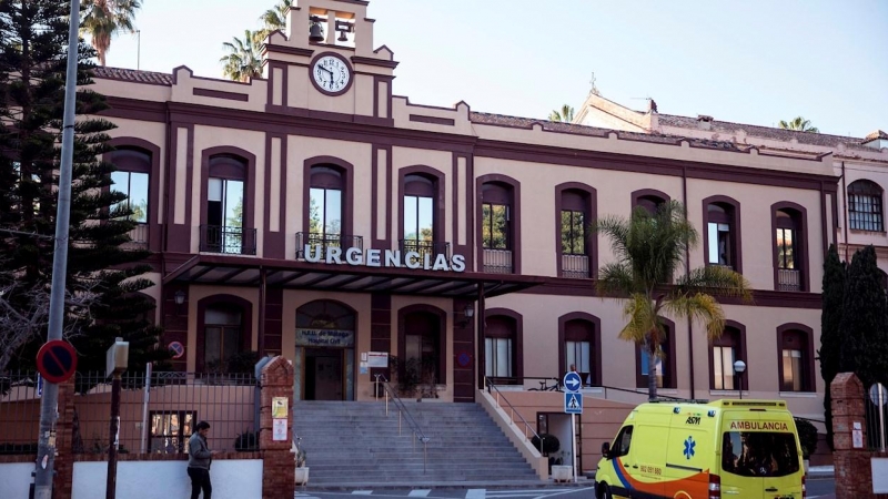 Vista de la entrada de urgencias del Hospital Civil de Málaga.