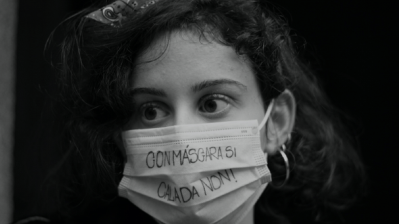 Campaña del 25N: 'Con mascarilla si, callada no'.