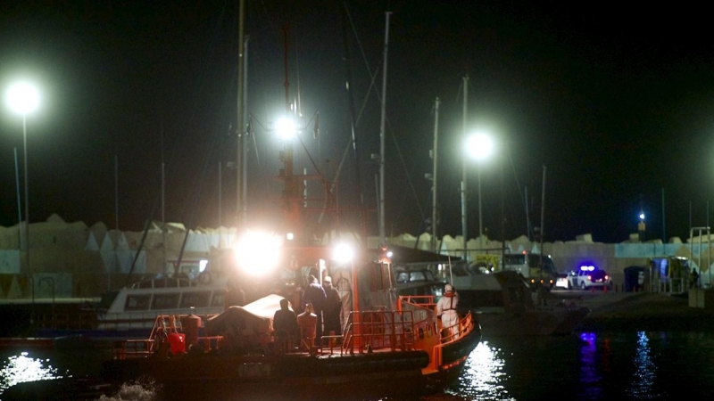 Imagen del rescate de este lunes en las costas de Canarias.