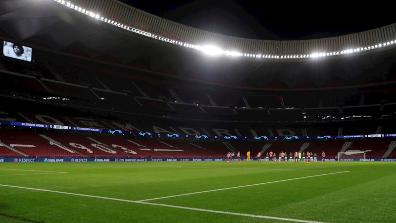 Imagen de un partido de la fase de grupos de la Liga de Campeones sin público en el estadio Wanda Metropolitano de Madrid.