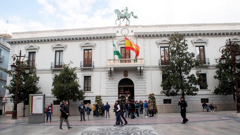 Imagen de archivo de la fachada del Ayuntamiento de Granada.