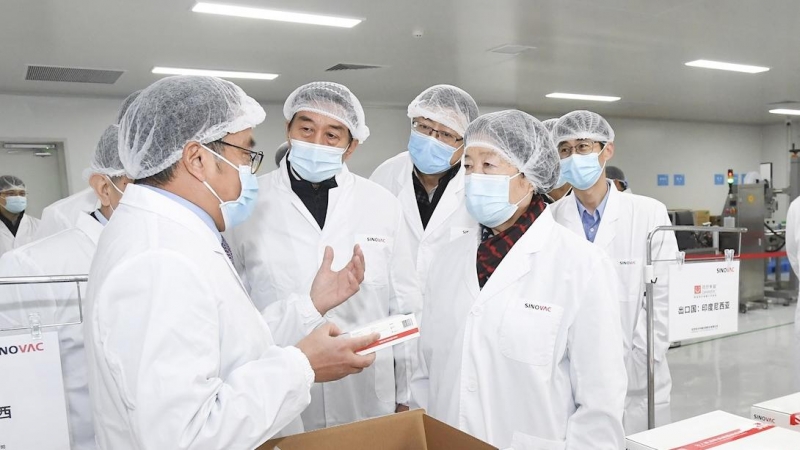 China aprobará la comercialización de 600 millones de vacunas contra el coronavirus este año.