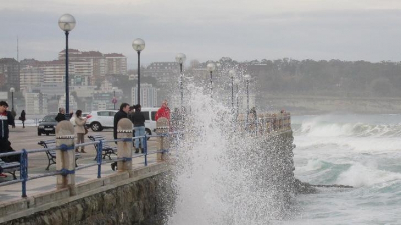 El litoral de Cantabria estará este lunes en aviso por fuertes vientos y oleaje