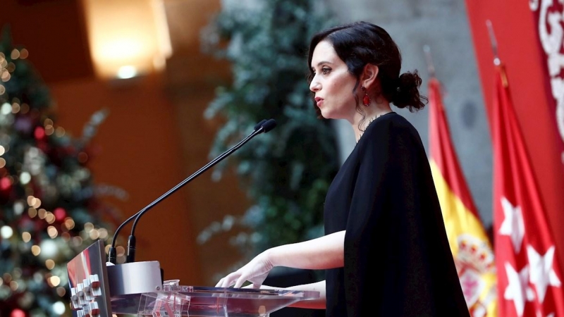La presidenta de la Comunidad de Madrid, Isabel Díaz Ayuso, da un discurso durante la ceremonia por el 42 aniversario de la Constitución Española, este viernes, en la Real Casa de Correos, en Madrid.