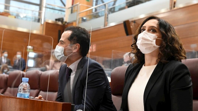 10/12/2020.- La presidenta de la Comunidad de Madrid, Isabel Díaz Ayuso, y el vicepresidente regional, Ignacio Aguado, durante el pleno celebrado este jueves en la Asamblea de Madrid.