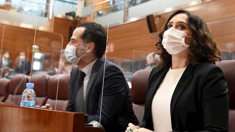 10/12/2020.- La presidenta de la Comunidad de Madrid, Isabel Díaz Ayuso, y el vicepresidente regional, Ignacio Aguado, durante el pleno celebrado este jueves en la Asamblea de Madrid.