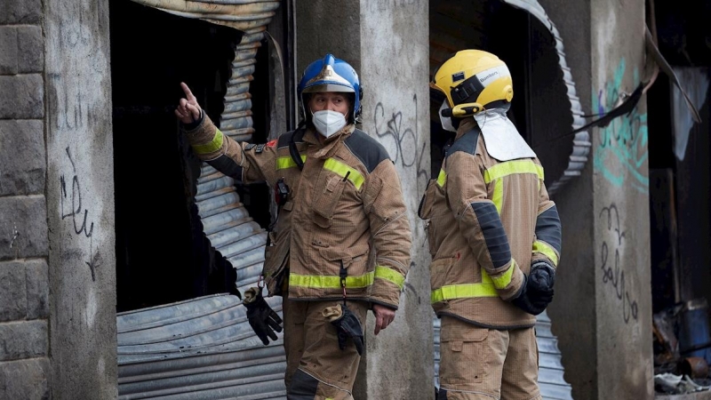 Nave ocupada e incendiada en Badalona