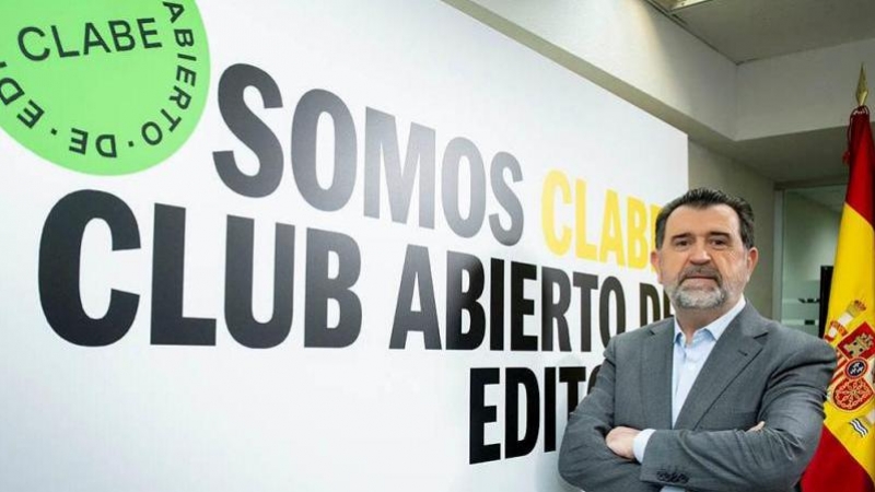 El presidente del Club Abierto de Editores Arsenio Escolar durante la presentación de la nueva imagen de la asociación.