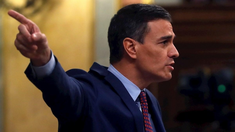 16/12/2020.- El presidente del Gobierno, Pedro Sánchez, durante su intervención ante el pleno del Congreso de este miércoles para informar del estado de alarma y de los últimos consejos europeos. EFE/ J.J. Guillén