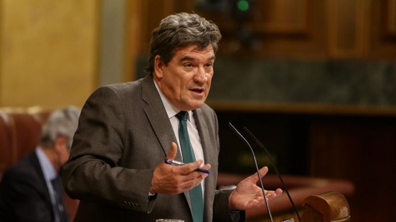 El ministro de Seguridad Social, Inclusión y Migraciones, José Luis Escrivá, durante la sesión de control al Gobierno, en el Congreso de los Diputados. E.P./R.Rubio/POOL