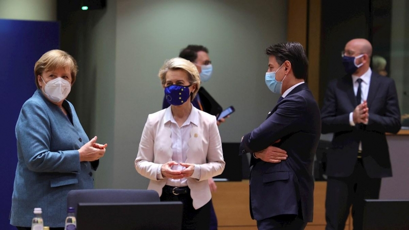 Ursula von der Leyen, Angela Merkel y Giuseppe Conte en la cumbre europea que se celebró el 10 de diciembre en Bruselas.