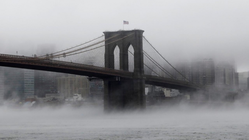 El puente de Brooklyn, que une el distrito homónimo de Nueva York y Manhattan.