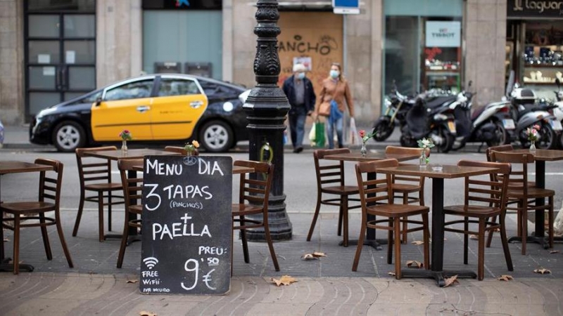 Aspecto de una terraza vacía en el centro de Barcelona.