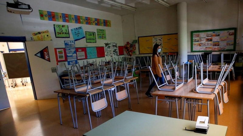 Vista de un aula vacía de la Escola l'Estel de Barcelona.