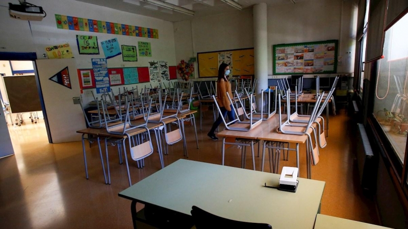 Vista de un aula vacía de la Escola l'Estel de Barcelona.