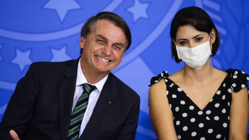 26/12/2020. La primera dama, Michelle Bolsonaro, y su marido, Jair Bolsonaro. - Agência Brasil
