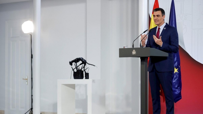 El presidente del Gobierno español, Pedro Sánchez, hace balance del año tras la última reunión del Consejo de Ministros de 2020 y presenta un informe sobre el cumplimiento de los compromisos adquiridos en su investidura este martes en el Palacio de la Mon