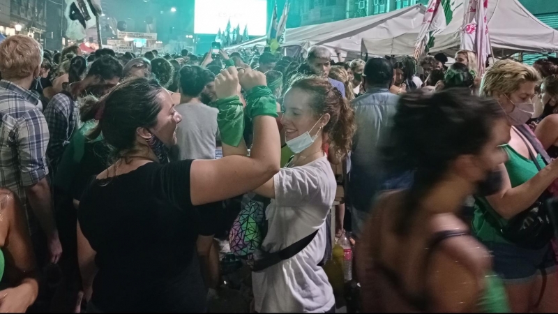 Mujeres de la marea verde celebran la ley del aborto