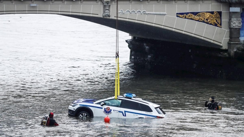 30/12/2020.- Los equipos de rescate de la Ertzaintza han recuperado el cadáver del agente de la Ertzaintza que cayó al río Urumea.