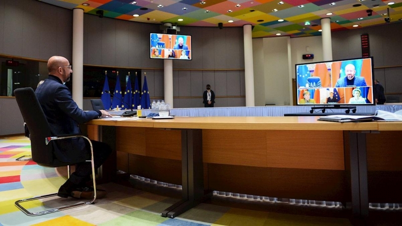 El presidente del Consejo Europeo, Charles Michel, durante la videoconferencia con la presidenta de la Comisión Europea, Ursula von der Leyen, la canciller alemana, Angela Merkel, el presidente francés, Emmanuel Macron y el presidente chino, Xi Jinping.