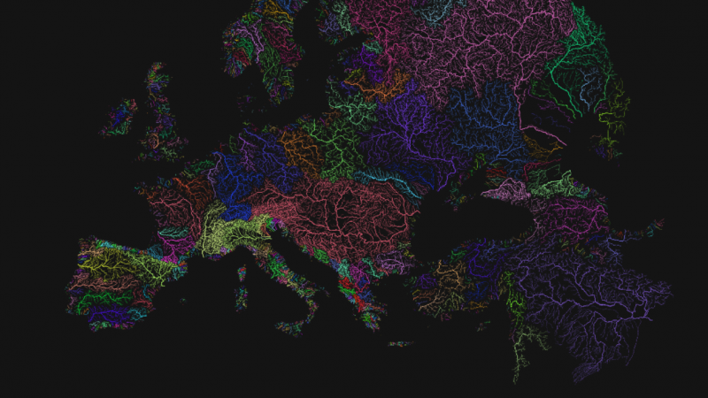 Los diferentes colores representan las cuencas de los principales ríos europeos, estudiados para inventariar las barreras existentes.