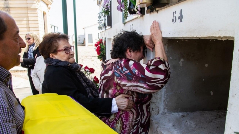 Homenaje e inhumación en Novallas (Zaragoza) de republicanos que fueron asesinados en Urzante (Navarra)