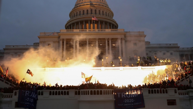 Seguidores de Trump irrumpen en el Capitolio.