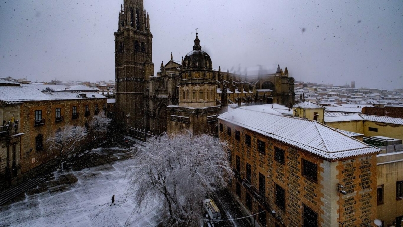 Paisajedurante una nevada este jueves en la ciudad de Toledo. La borrasca Filomena dejará este jueves copiosas nevadas en zonas del centro y este peninsular, con cotas bastante bajas y espesores de más de 10 centímetros en el este de Castilla-La Mancha,