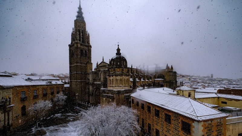 Paisajedurante una nevada este jueves en la ciudad de Toledo. La borrasca Filomena dejará este jueves copiosas nevadas en zonas del centro y este peninsular, con cotas bastante bajas y espesores de más de 10 centímetros en el este de Castilla-La Mancha,