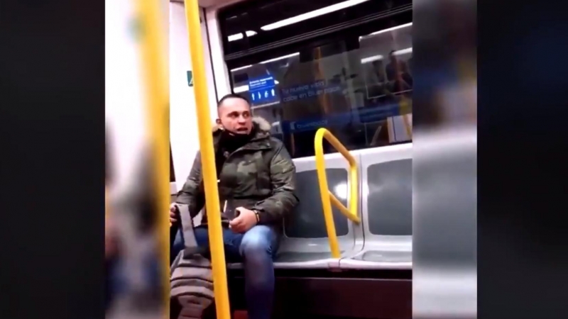 8/01/2021. Captura del vídeo en el que el hombre insulta a una mujer. - Policía Nacional
