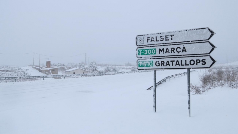 Carretera d'accés a Falset, completament nevada.