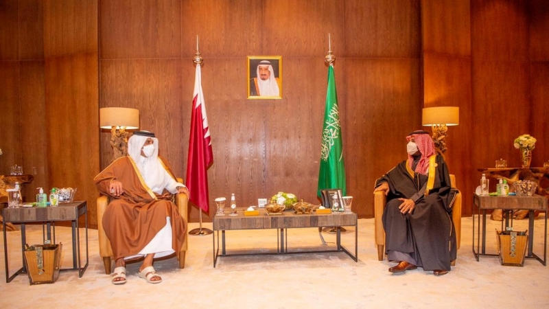05/01/2021. Mohammed bin Salman, príncipe de Arabia Saudí, y Sheikh Tamim bin Hamad al-Thani, el emir de Qatar, reunidos durante la cumbre. - Reuters