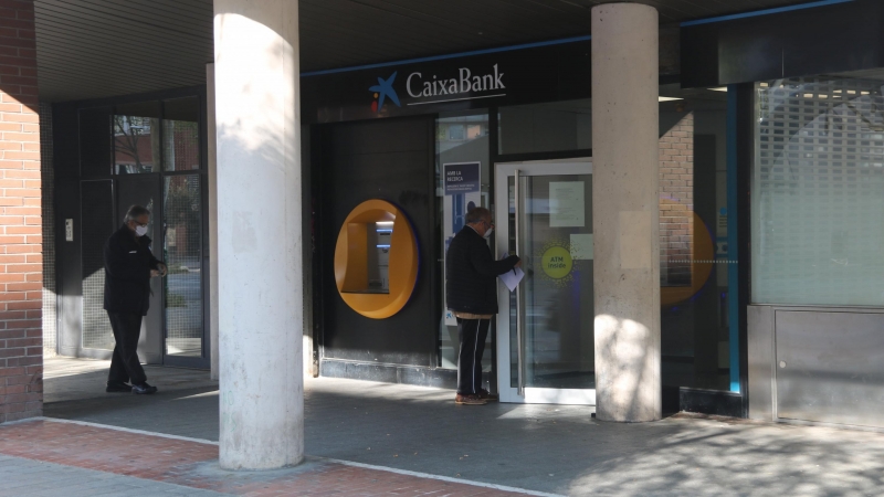 Imagen de una oficina de Caixabank. - ACN