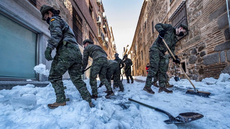 La Unidad Militar de Emergencias (UME) y la Brigada Paracaidista (BRIPAC) del Ejército de Tierra están desplegados desde esta noche en Toledo para efectuar trabajos de limpieza y conexión de vías y, sobre todo, para garantizar el servicio del AVE Madrid-T