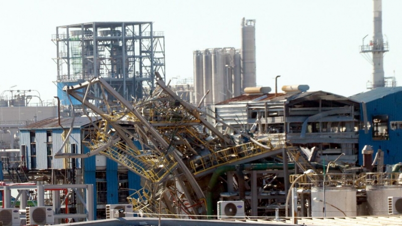 Pla general de l'estat en què va quedar la planta d'IQOXE afectada per l'explosió del 14 de gener de 2020.
